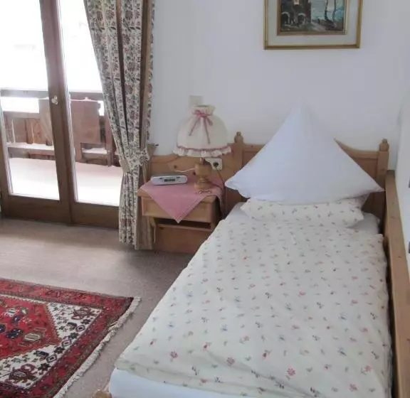 בית מלון כפרי Pension Ostler