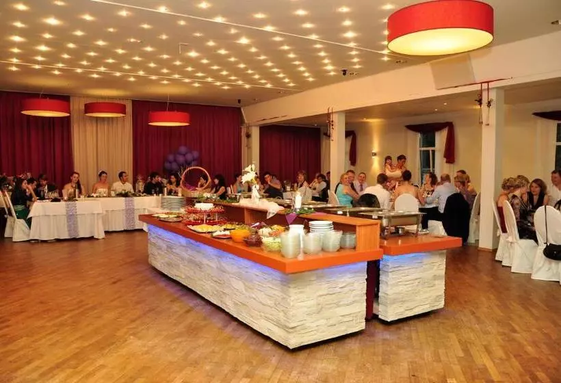 Отель & Restaurant Zum Deutschen Hause