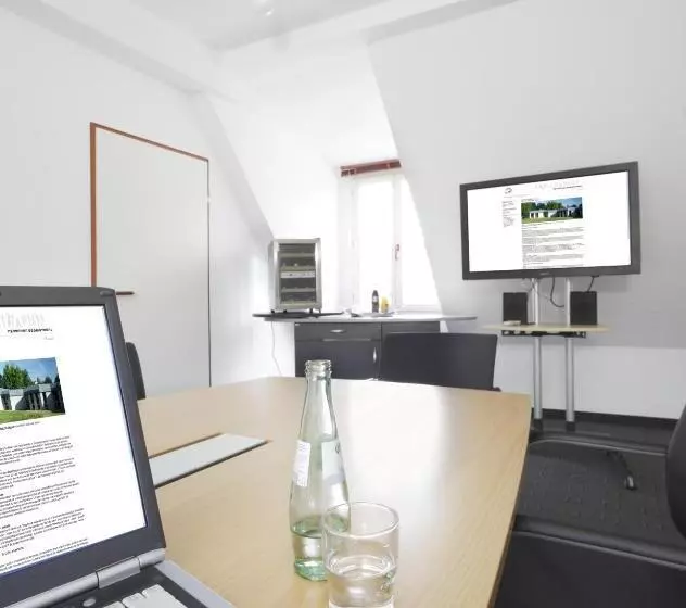 Отель Nell Breuning