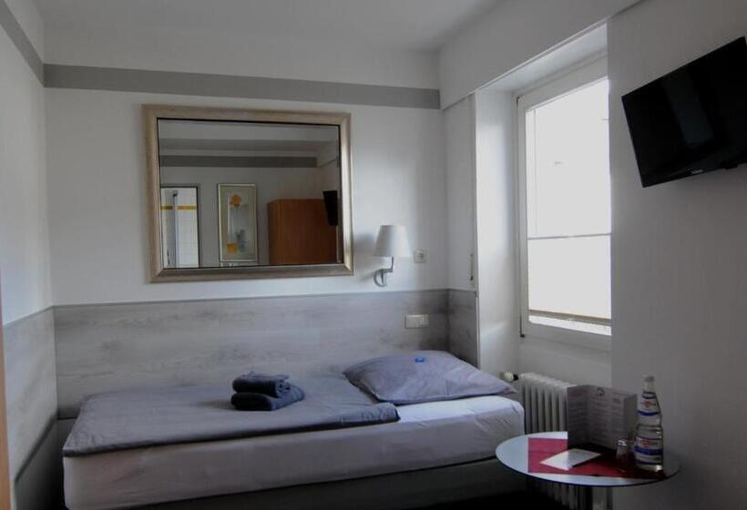 Отель Nell Breuning