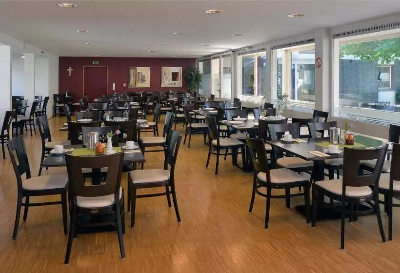 Отель Nell Breuning