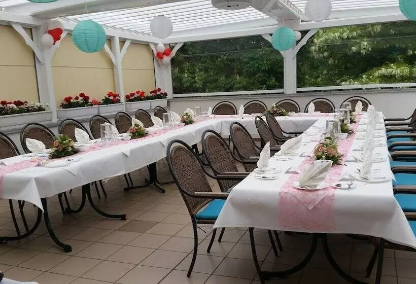 Отель & Restaurant Park Cafe Isa