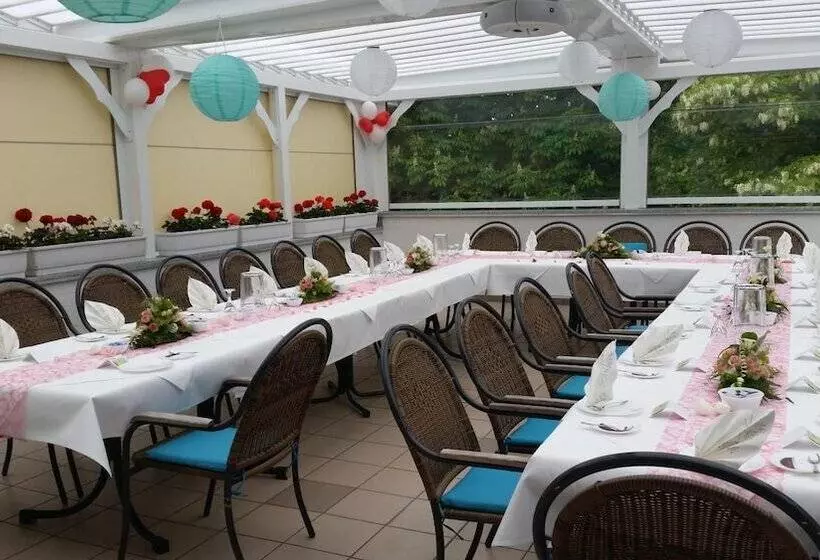 Отель & Restaurant Park Cafe Isa