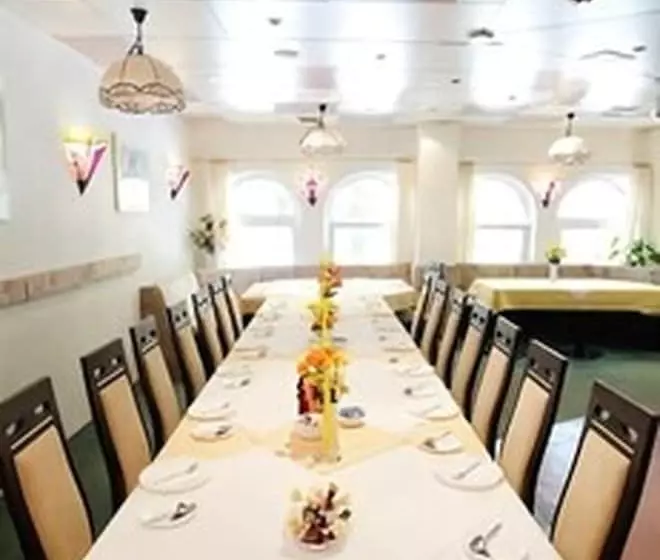 Отель & Restaurant Park Cafe Isa