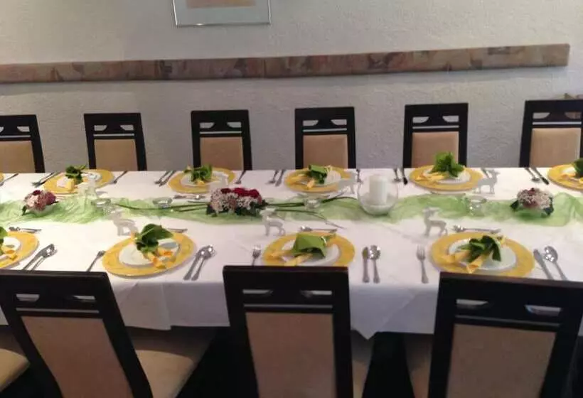 Отель & Restaurant Park Cafe Isa