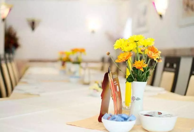 Отель & Restaurant Park Cafe Isa