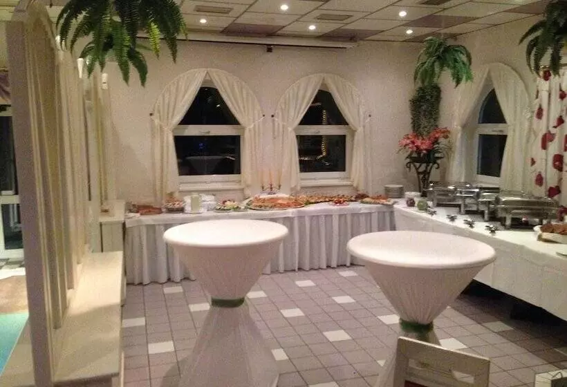 Отель & Restaurant Park Cafe Isa