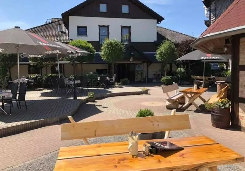 Toschis Station Motel Wirtshaus An Der Autobahn Bowling