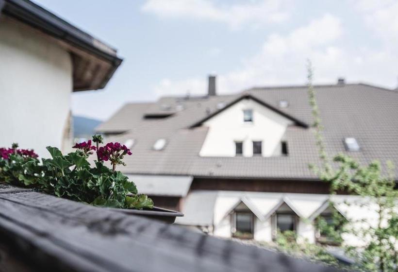 Toschis Station Motel Wirtshaus An Der Autobahn Bowling