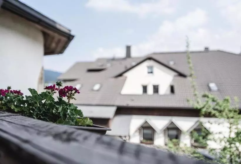 Toschis Station Motel Wirtshaus An Der Autobahn Bowling