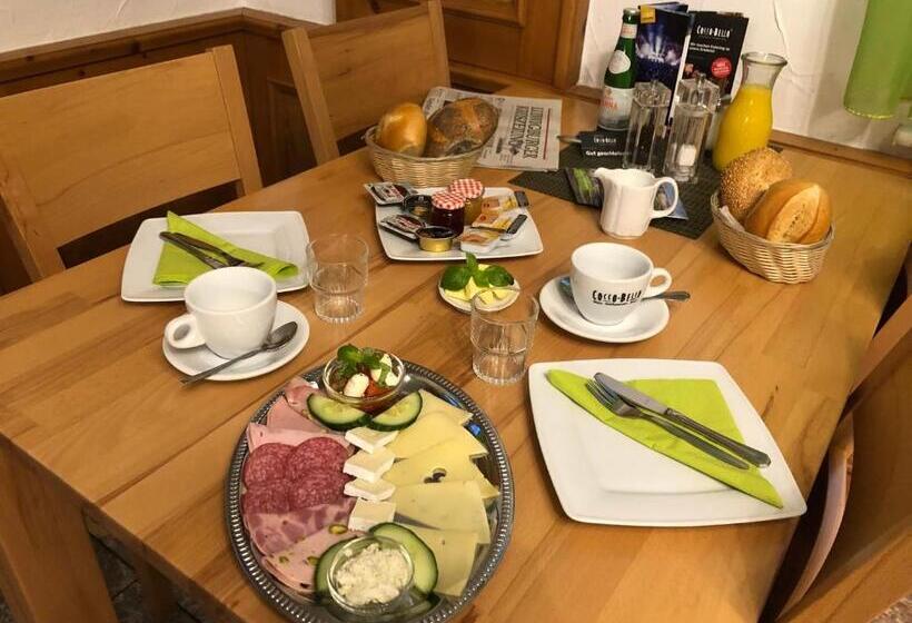 Coccobello In Der Villa Foret