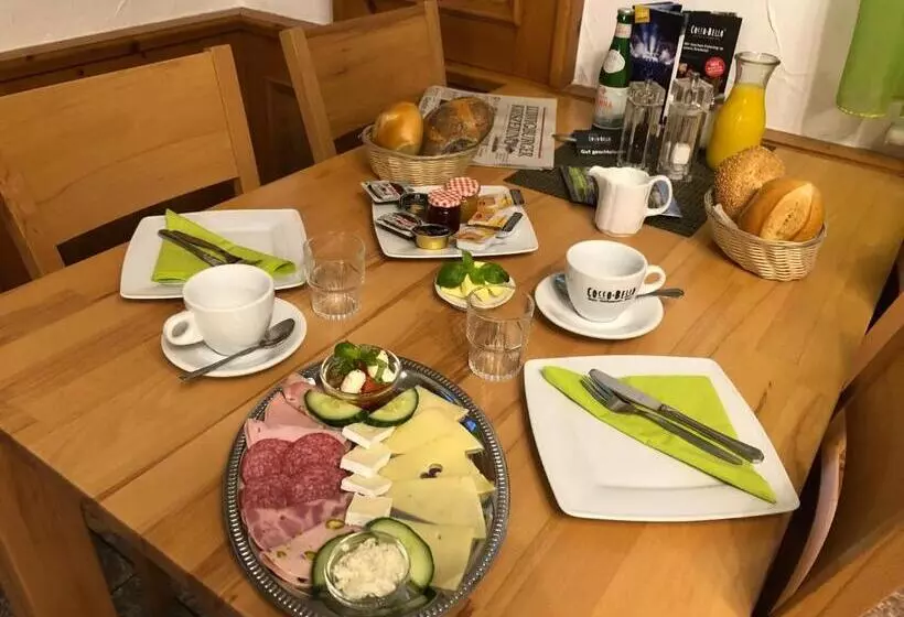 Coccobello In Der Villa Foret