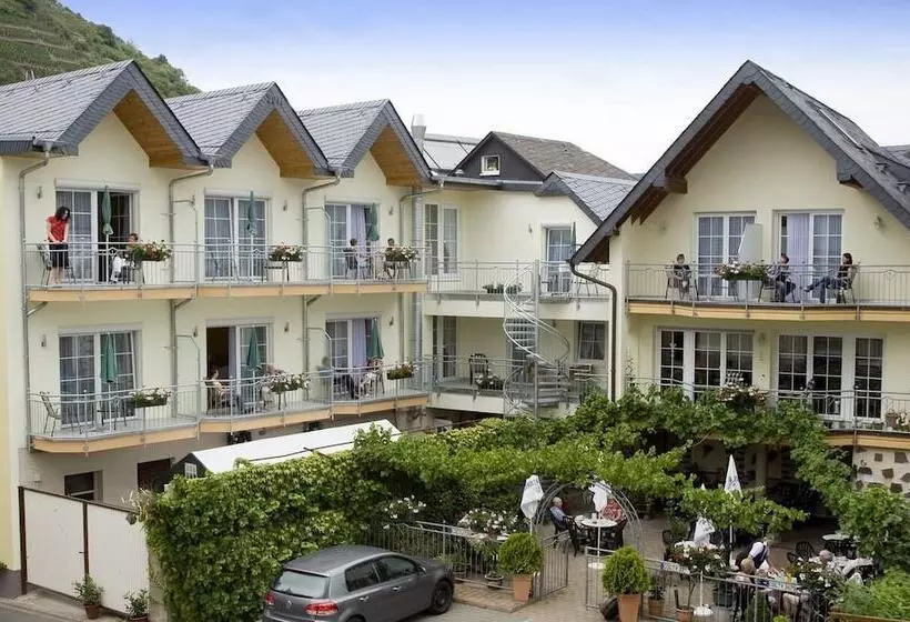 Winzerhotel   Restaurant Zum Moselstrand