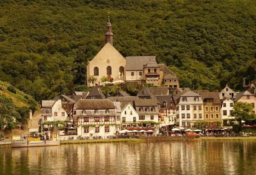 Winzerhotel   Restaurant Zum Moselstrand