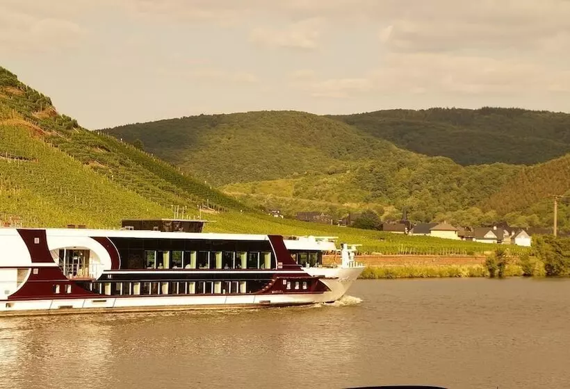 Winzerhotel   Restaurant Zum Moselstrand