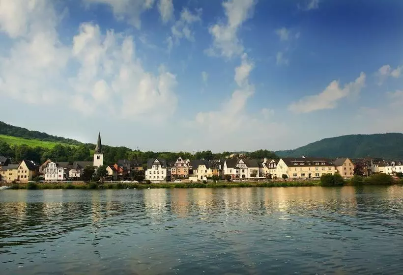 Winzerhotel   Restaurant Zum Moselstrand