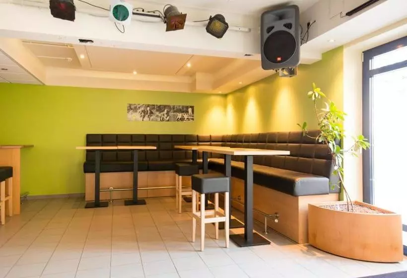 בית מלון כפרי Youtel Jugend Bitburg