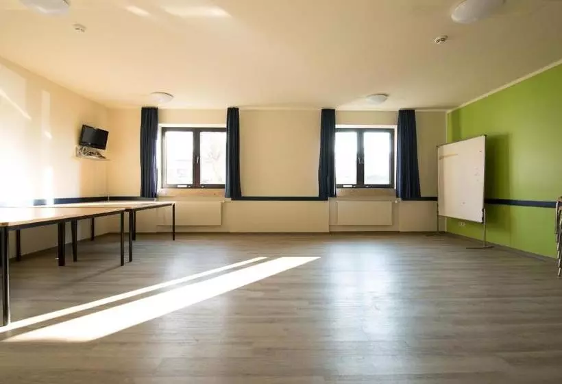 בית מלון כפרי Youtel Jugend Bitburg