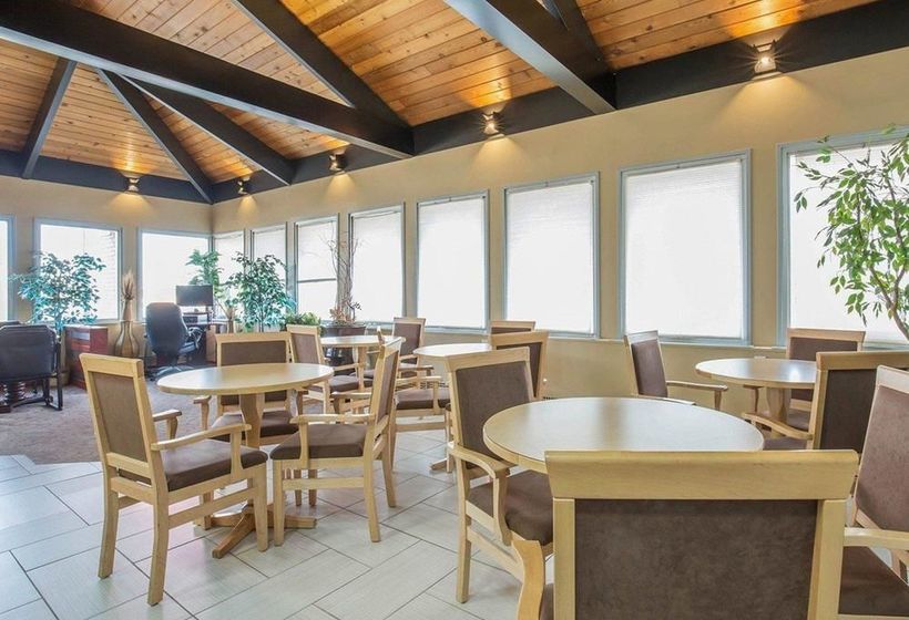 בית מלון כפרי Econo Lodge Inn & Suites City Centre