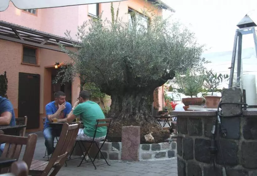 Отель Gasthof Gruner Wald