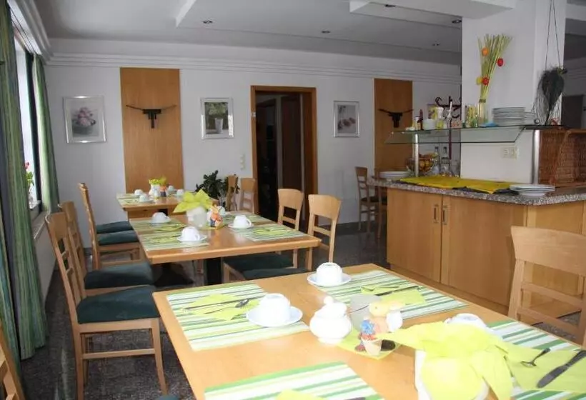 Отель Gasthof Gruner Wald