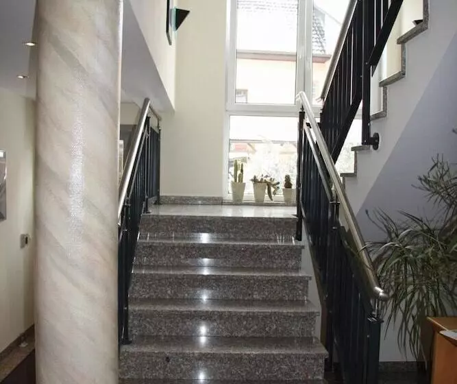 Отель Gasthof Gruner Wald