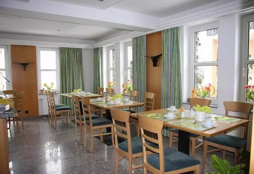 Отель Gasthof Gruner Wald