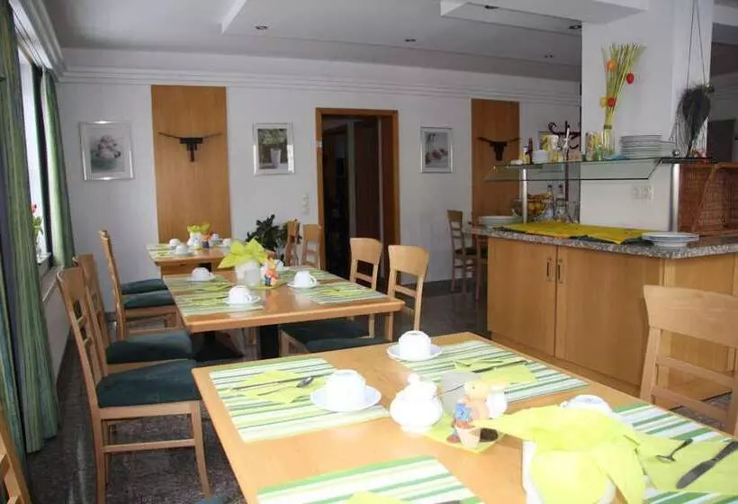 Отель Gasthof Gruner Wald