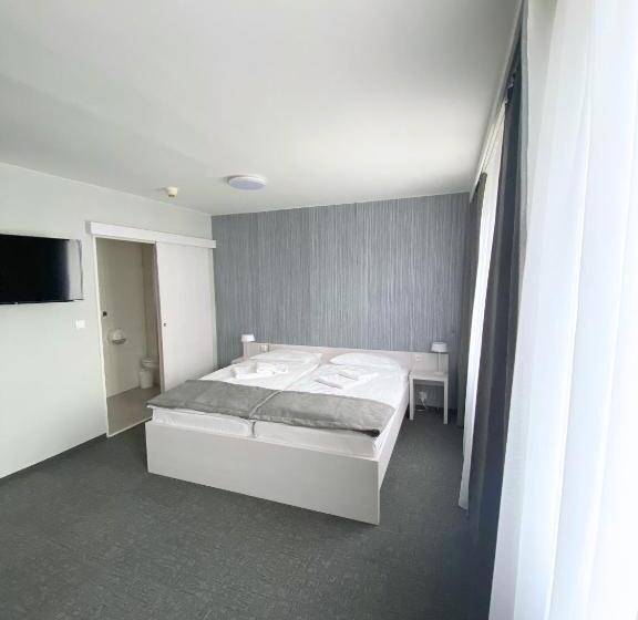 בית מלון כפרי Jantar Resort