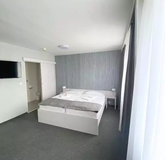 בית מלון כפרי Jantar Resort