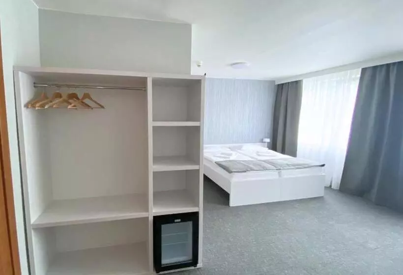 בית מלון כפרי Jantar Resort