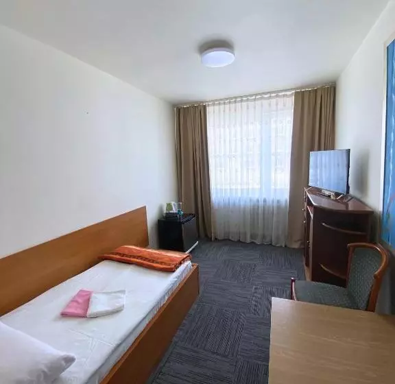 בית מלון כפרי Jantar Resort