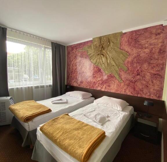 בית מלון כפרי Jantar Resort