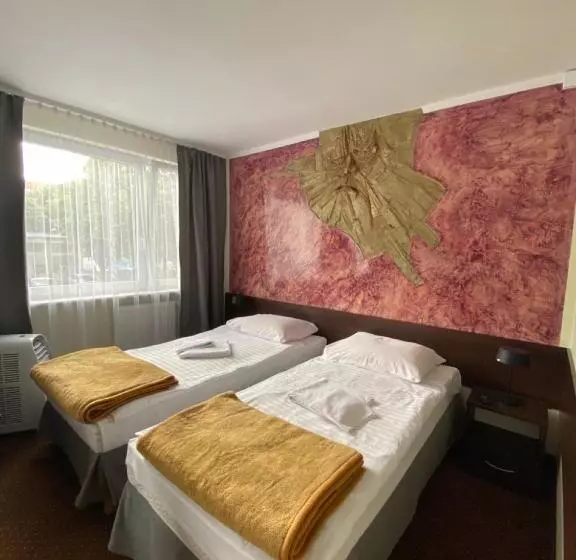 בית מלון כפרי Jantar Resort