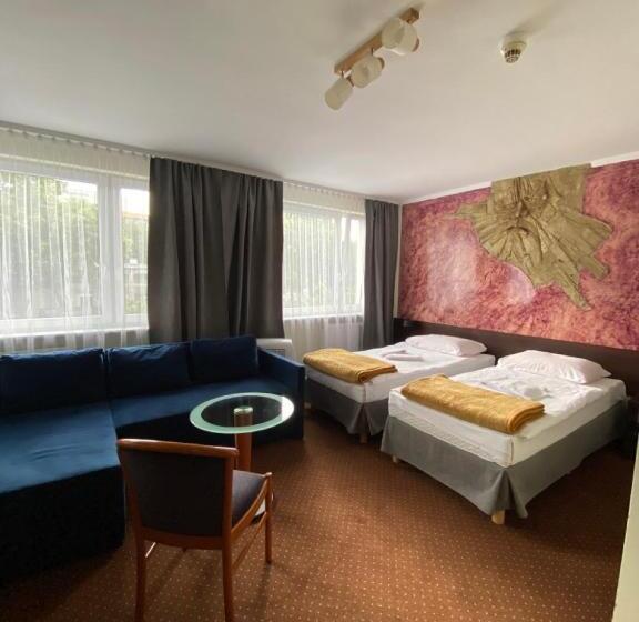 בית מלון כפרי Jantar Resort