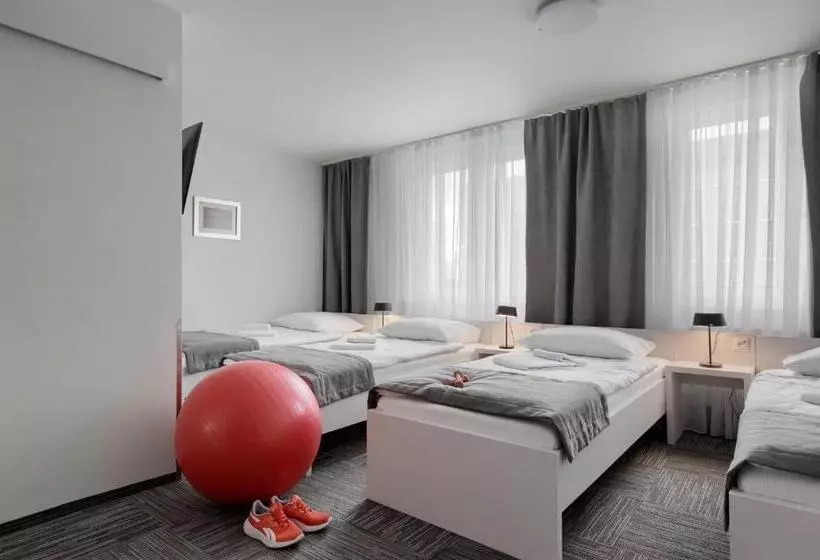 בית מלון כפרי Jantar Resort