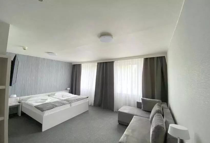 בית מלון כפרי Jantar Resort