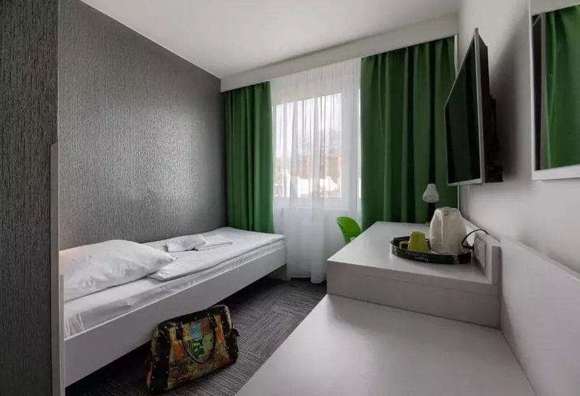 בית מלון כפרי Jantar Resort