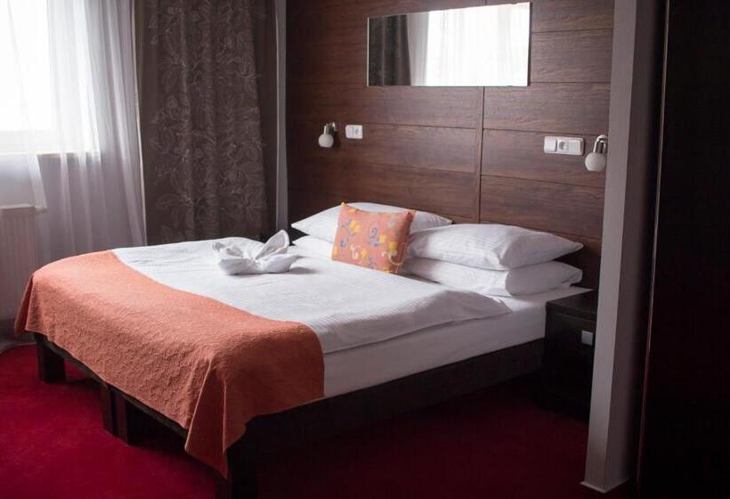 בית מלון כפרי Slavie