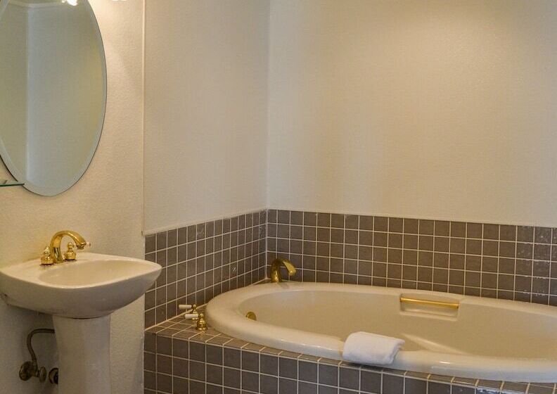 فندق Wharf Master's Inn