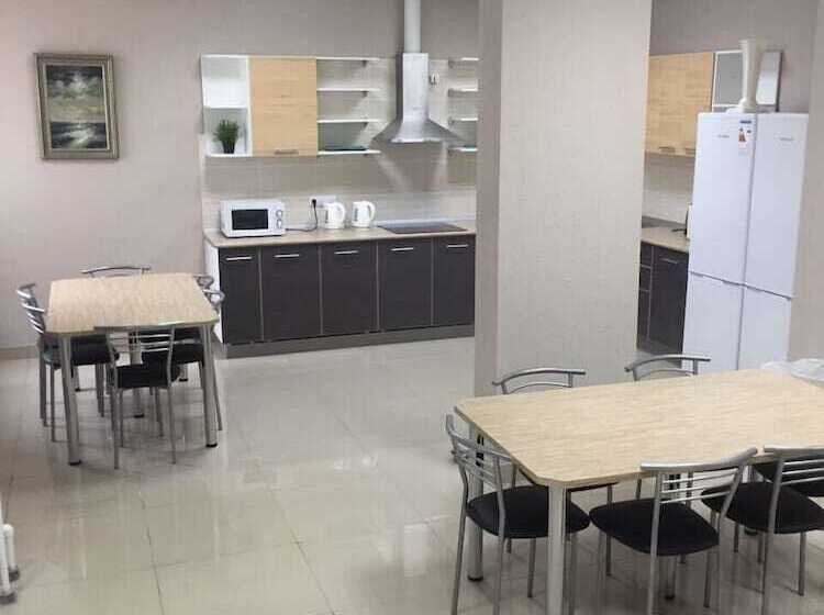 Hostel Happy House On Kholmogorova