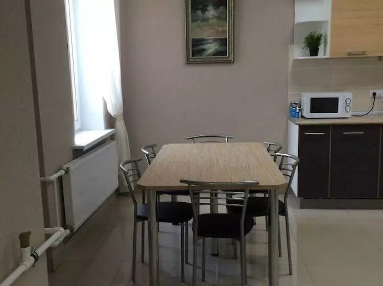 Hostel Happy House On Kholmogorova