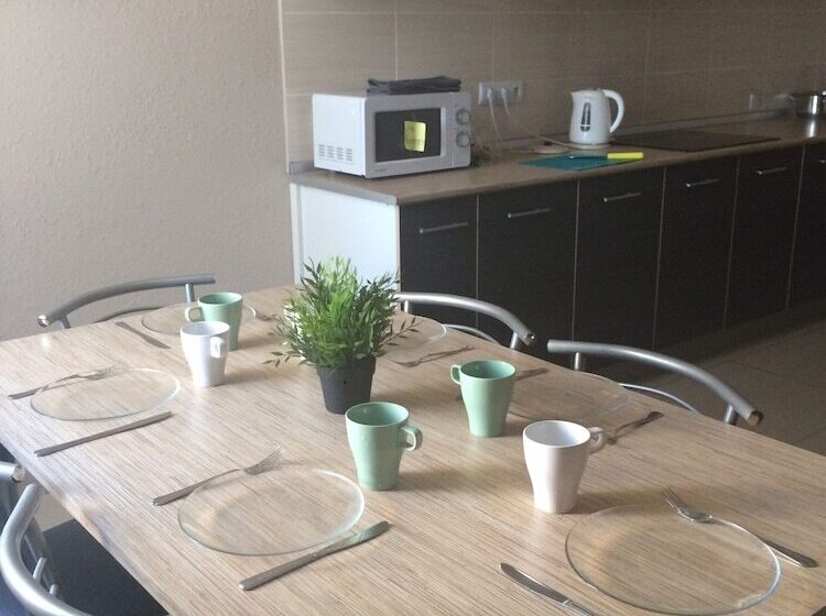 Hostel Happy House On Kholmogorova