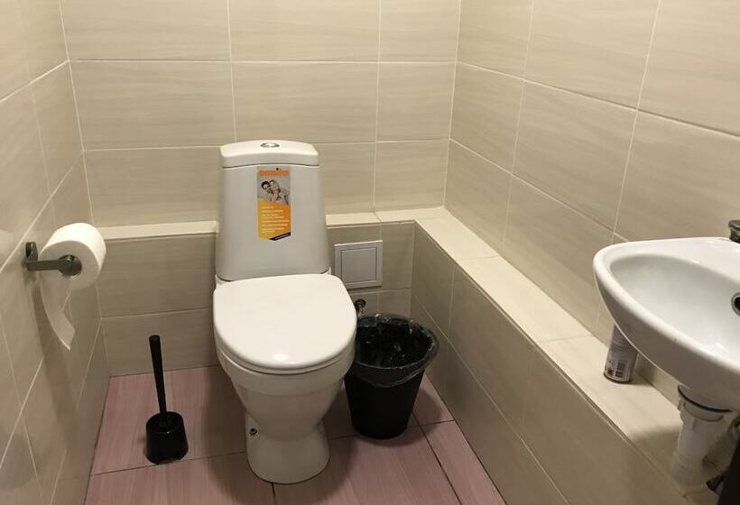 Hostel Happy House On Kholmogorova