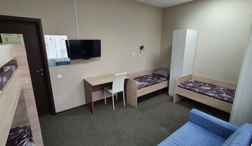 Hostel Happy House On Kholmogorova