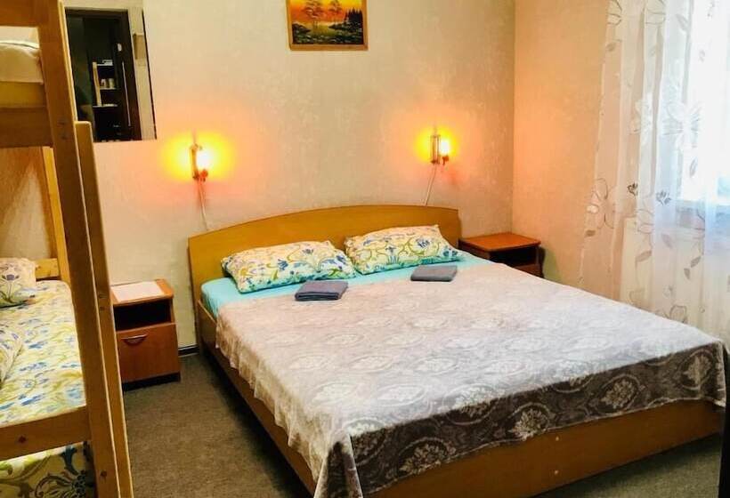 Hostel Happy House On Kholmogorova