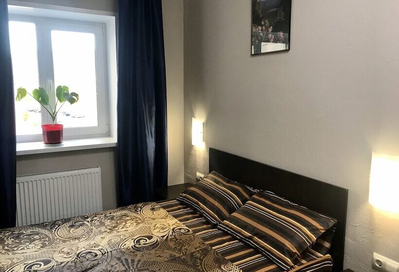 Hostel Happy House On Kholmogorova