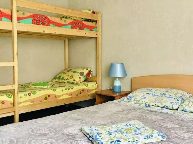 Hostel Happy House On Kholmogorova
