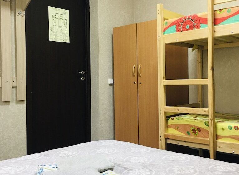 Hostel Happy House On Kholmogorova