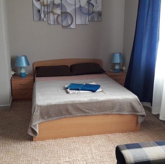 Hostel Happy House On Kholmogorova